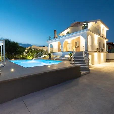 Livia - Isulatravel Villa *